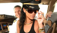 Rihanna'dan Uçakta Çılgın Parti