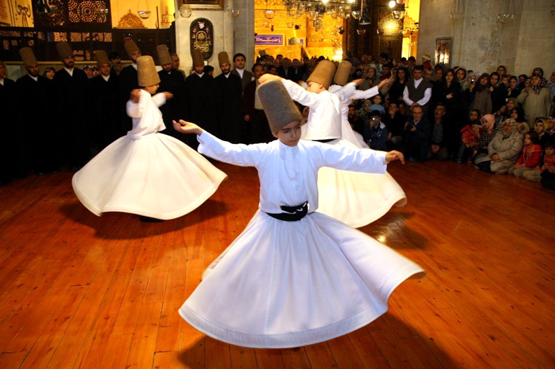 Etkinlik, K�lt�r Bakanl��� Konya T�rk tasavvuf Musiki Korosu �yelerinden postni�in Mustafa Holat