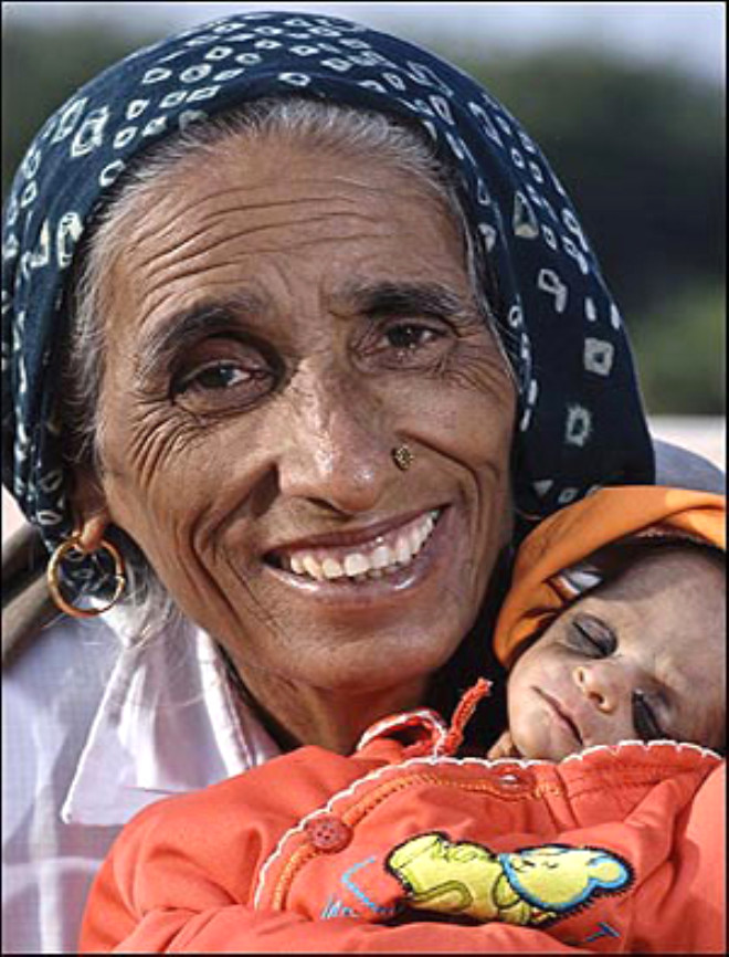 Старая роженица. Раджо Деви Лохан сейчас. Самая пожилая мать в мире.