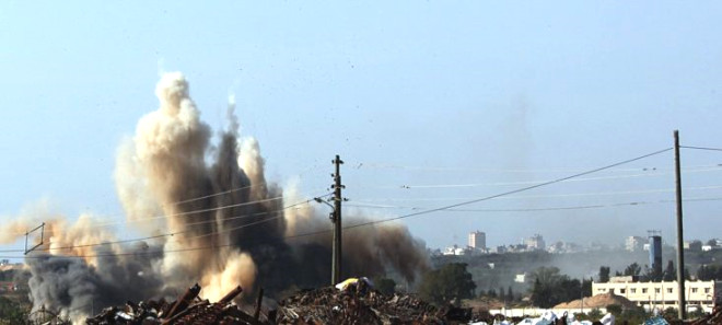 srail Hamasa ait bir kamp ,F16 uaklarla bomabalad. Bombalama sonucunda 1 kii lrken 9 kiide yaraland.