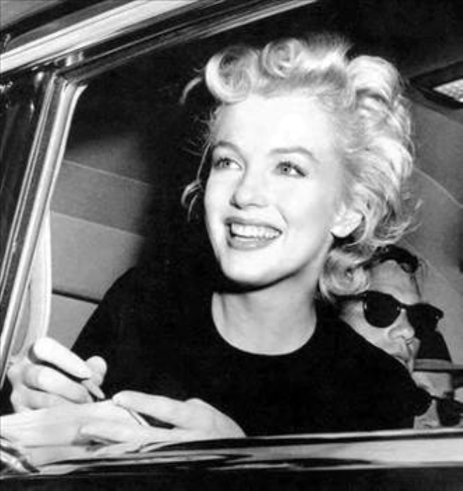 Marilyn Monroe (Yahudi asll aktrist)

"Hoakal de Pat, hoakal de Jack ve kendine hoakal de, nk ho bir adamsn."