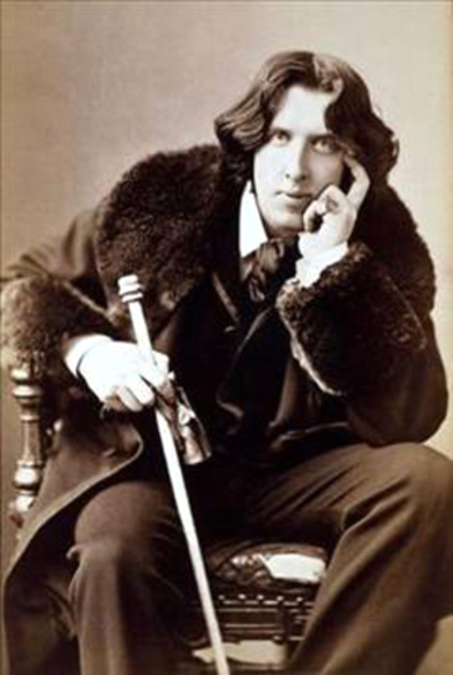 Oscar Wilde (nl rlandal oyun yazar, romanc, ksa ykc ve air.)
"Ya duvar kd gidiyor ya da ben..."(Ufak bir not:Oscar Wilde ldnde cenazesine yedi kii katlmt.)
