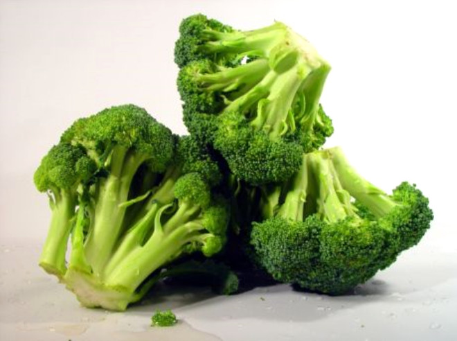 Brokolide ok miktarda B6, B9 ve C vitamini bulunur.