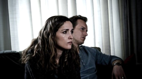 Filmde, gen� �ift Josh ve Renai, 3 �ocuklar�yla yeni bir eve ta��n�r, ancak evde ya�anan tuhaf olaylar, Renai