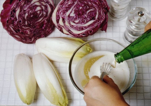 12. Avrupa �lkelerinde genellikle �e�itli sebze ve et �e�itleri ile zenginle�tirilen salata, T�rkiye