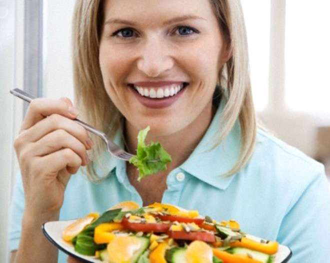 8. Salatann lezzetine lezzet katan et rnlerine de zen gstermek gerekiyor. zellikle halanm ya da yasz piirilmi olmas salatann daha salkl bir yemek haline gelmesini salyor.
