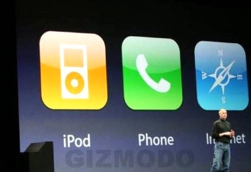 2007: 
Ocak ay� itibariyle iPhone kullan�c�lara duyuruldu ve akabinde yine ayn� y�l�n Haziran ay�nda sat��a sunuldu. Bunun d���nda Apple TV de g�r�c�ye ��kt�.