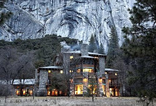 1991-92:  Powerbook ortaya ��k�yor ve elbette Steve Jobs ve Laurene Powell, 18 Mart tarihinde Yosemite ulusal park�nda bulunan Ahwahnee otelinde d�nya evine giriyor.