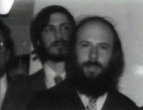 1981 y�l�nda yapt��� i�te pek mutlu olamad���n� dile getiren Mike Scott, CEO