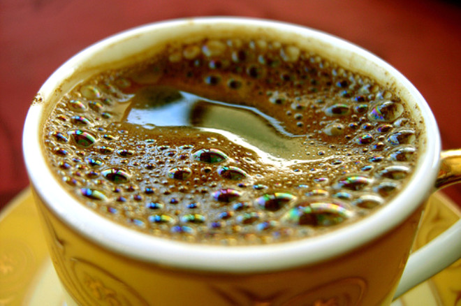 Byk markas olmayan kahvelerin byk bir fincannda 95-200mg, 1 fincan Trk kahvesinde ise 50-60 mg kafein var.