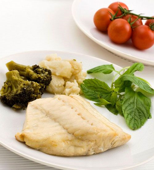 Deneklere verilen yiyecekler aras�nda somon bal�kl� salata, k�m�rde �zgara edilmi� tavuk ve ya�s�z et veya tavuklu domates risotto yer ald�.