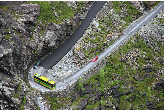 12.4 metreden daha uzun ara�lar�n ��kmas�na izin verilmeyen yol ayn� zamanda turistler i�in de �nemli bir gezi g�zetgah�.