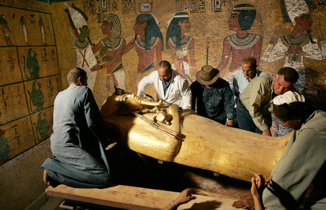 Heykelleri ve hakkndaki yazlarda Tutankamon