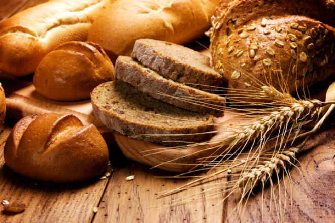Ekmeklerin saklanmas: 

Her eyden nce ekmek israfnn nne gemek iin, zellikle de ayn gn tketmeyecekseniz, fazla ekmeklerinizi kada sararak ekmek kutusunda, mikrodalgann ya da frnn iinde saklayabilirsiniz. 