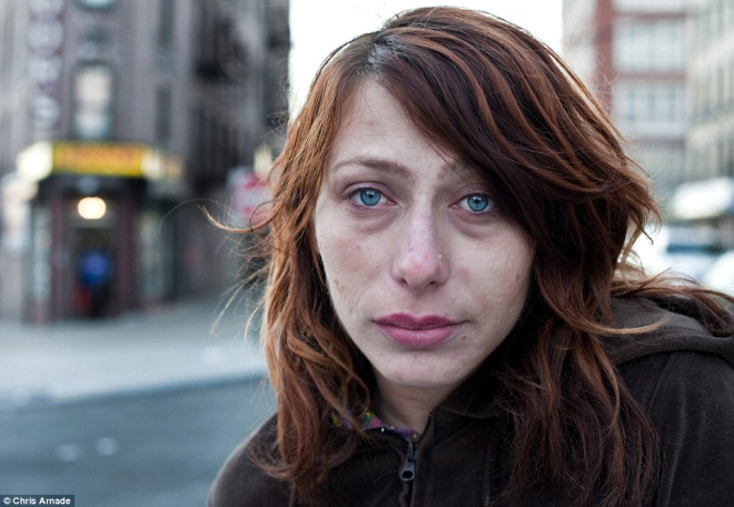 Vanessa 35 yanda, evsiz ve sokaklarda yayor.