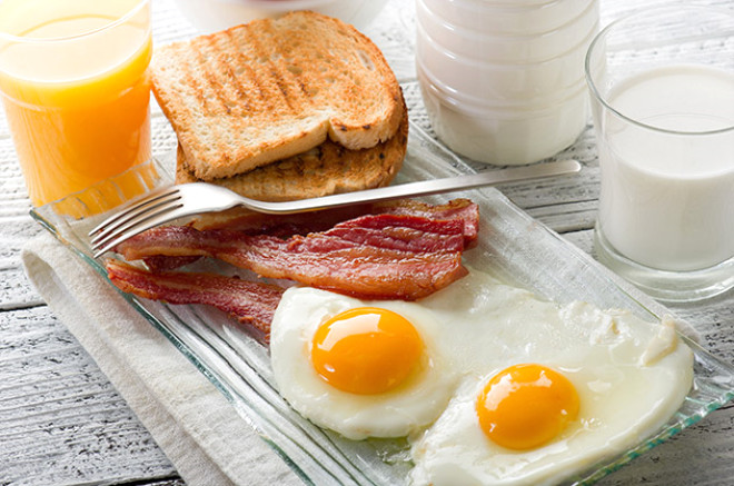 1. Kahvalt etmemek: 
Kahvalt etmeyen kiiler, dk bir kan ekeri seviyesine sahip olur. Bu durum beyin iin yetersiz besin tedarik edilmesine ve sonunda beyin dejenerasyonuna yol aar
