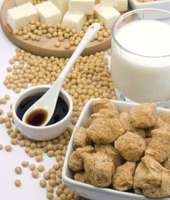 Soya �r�nleri: ��erdikleri fitat ve izoflavonlar sayesinde d�zenli t�ketildiklerinde kolesterol� d���r�c� etki g�sterirler.