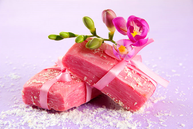�ilek sabunu <br>
 <br>
-  Pullanmay� durdurur.  <br>
- K�r���kl���n �n�ne ge�er.  <br>
- Antioksidan �zelliklerine sahiptir.  <br>
- Cildi de sa�� da besler.  <br>