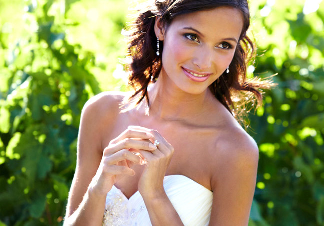 Evlilik y�z��� neden sol elin 4. parma��na tak�l�yor biliyor musunuz? ��te as�rlar boyu devam eden gelene�in nedeni...