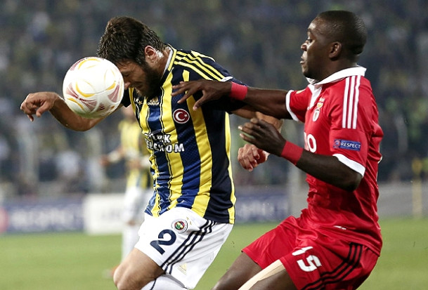 AS (�spanya): T�rkler penalt� ka��rd�; iki topu dire�e ni�anlad�. Fakat her �eye ra�men Jorge Jesus