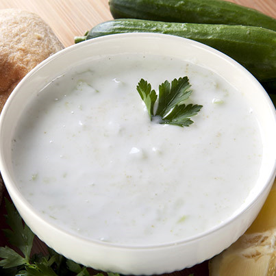Potasyum di�er taraftan v�cuttaki su, asit ve baz dengesi i�inde gereklidir. Ba��rsak floras� i�in yo�urttaki asidik s�t bakterileri �ok gereklidir. Yap�lan �al��malar sonucu yo�urt gibi fermente (mayalanan) s�t �r�nlerinin insan sa�l��� �zerine olumlu etkide bulundu�u belirlenmi�tir.