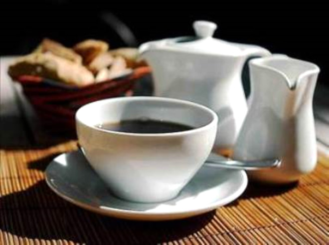 FAYDALARI: Kanser - Yeil ve siyah ay gibi, kahve de antioksidanlar ieriyor. Bu da kansere yol aan hcrelerin oalmasn engelliyor.