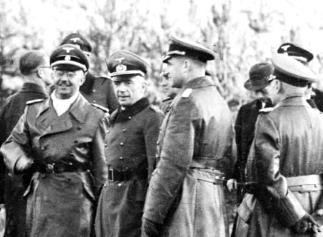 Yahudilerin imhasnn ba planlaycs olan Dr. Heinrich Himmler