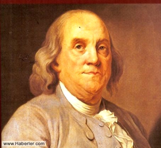 Benjamin Franklin ise 1758′de aletin mekaniksel versiyonunu icat eder ve adn armonika koyar.