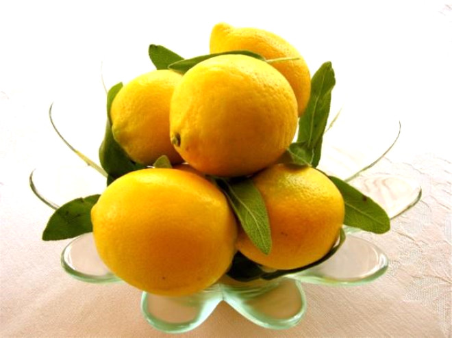 SVLCELER: Limonun iindeki sitrik asit akne problemlerini yenmeye yardmc oluyor .The Lemon Juice Diet