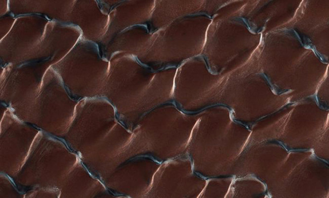Hazar ve Abundant Sand adlar� verilen kutup b�lgesindeki kum tepeleri.