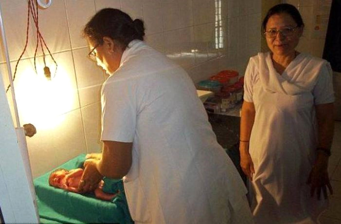 Bebek kasabal�lar taraf�ndan bulundu. Bebe�in a�lamas�n� duyan kasabal, topra�a yar� g�m�l� bebe�i ��kar�p olay� polise bildirdi.