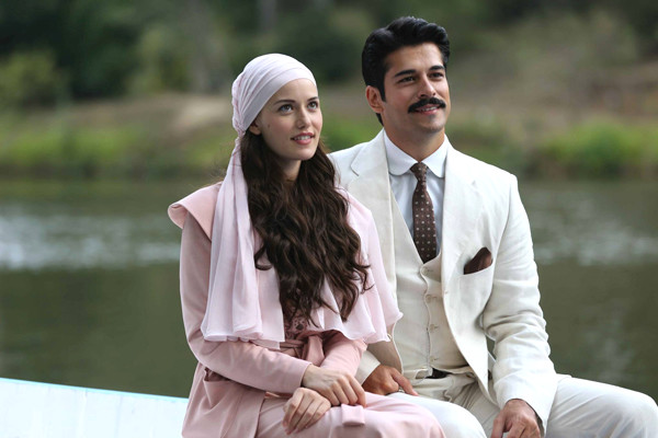 Ba�rollerini Fahriye Evcen , Burak �zcivit gibi isimlerin payla�t��� Re�at Nuri G�ntekin