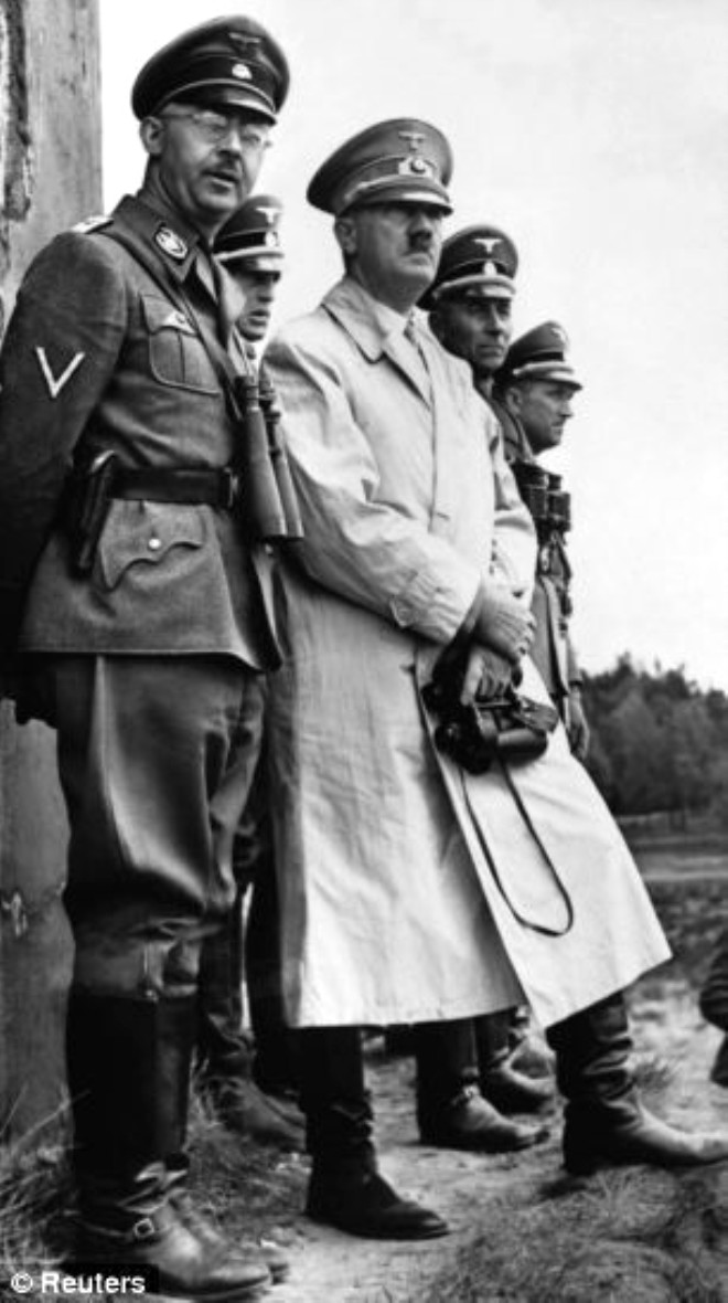 Fhrer olarak meydanlarda milyonlarca kiiye sert konumalaryla hitap eden Hitler