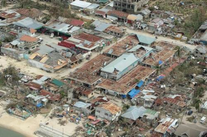 Leyte adasndaki yetkililer, kendilerine yalnzca Tacloban kentinde 10 bin civarnda kiinin ldne dair haberlerin geldiini bildirirken, lenlerin ounun sellerde boulduu ya da yklan binalarn altnda kald sanlyor.