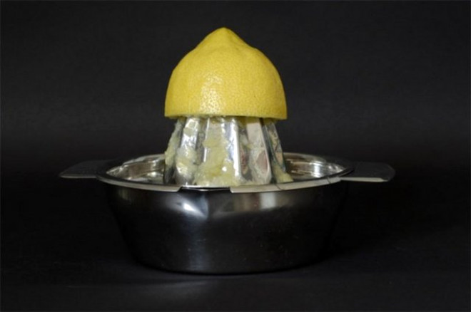 Ayrca limon suyunu yara izlerine ve yalanma lekelerinin zerine uygulayp grnmlerini azaltabilirsiniz.