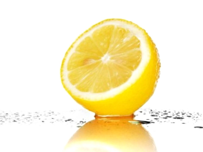 Limon, dorudan dilerinizin mine tabakasna zarar verebilecei iin bunu bir miktar scak, lk ya da souk suyla seyreltmeniz gerekiyor. 