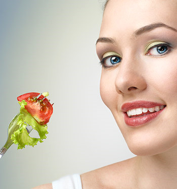 Zeytinya�l� sebze yemekleri ve ye�il salata a��rl�kl� beslenme yap�n