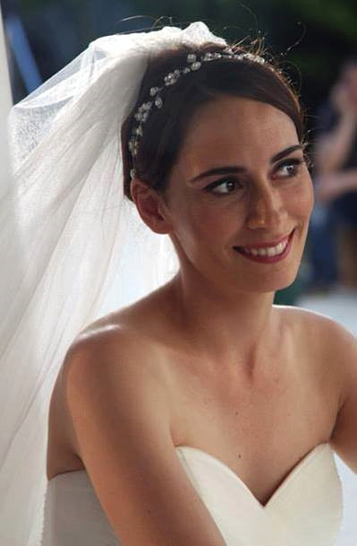 Oyuncunun dava dilek�esinde e�iyle bir ayd�r ayr� ya�ad��� ve iki taraf�nda sanat�� olmas�ndan dolay� evlili�in y�r�medi�i belirtildi.