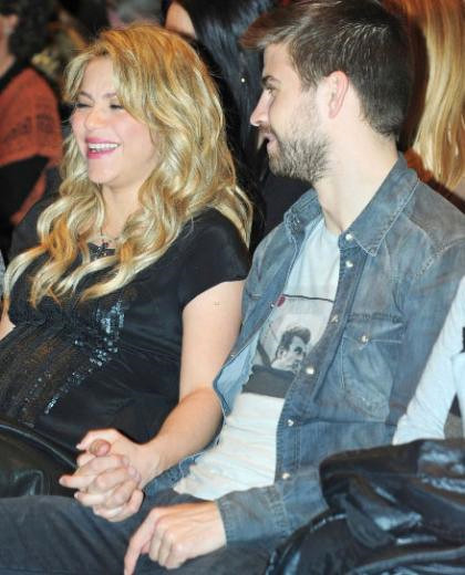 �nl� �ark�c� Shakira, Glamour dergisinin �ubat 2014 say�s�na konuk oldu. Bir �ocuk annesi 36 ya��ndaki Shakira, sevgilisi Gerard Pique