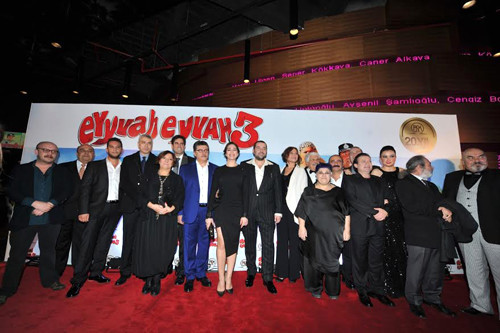 Sinemaseverlerin heyecanla bekledi�i �Eyvah Eyvah