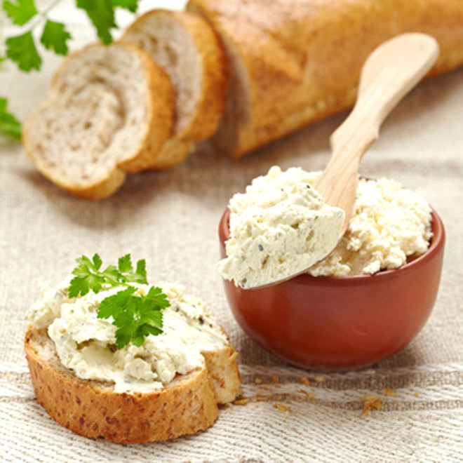 Tuz ierii yksek olan salamura besinleri (zeytin, peynir, turu gibi) ve konserve besinleri daha az tketin.
