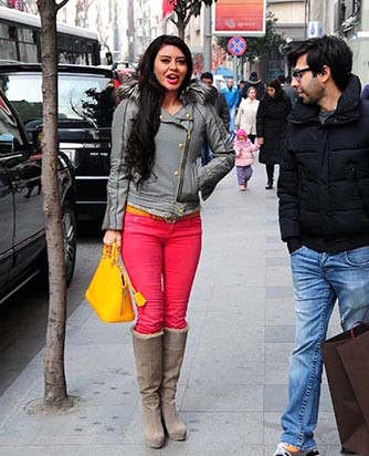 Luis Vuitton Ma�azas�nda �antas�n� 3 �ift ayakkab�yla de�i�tiren Ebru Polat, ��k��ta ��antay� �stinye Park