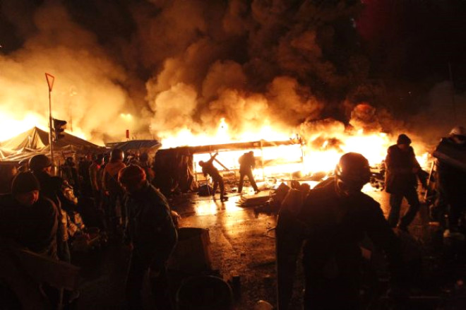 te alev alev yanan ve en kanl saatlerini yaayan Kiev sokaklarnda dn geceden bu sabaha kadar yaananlar...