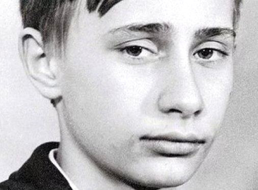 Vladimir Putin, Rusya Devlet Ba�kan�: S�k s�k spor yaparken ya da halk�n aras�nda tek ba��na dola��rken g�r�len kendi �ahs�na m�nhas�r devlet ba�kan� Putin, �niversite y�llar�nda �al��maya hevesli bir gen�mi�. 
