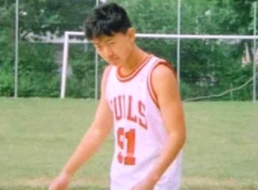 Kim Cong-�n, Kuzey Kore Ulusal Lideri: Sembolik nedenlerden dolay� do�um tarihi 1982 olan Kuzey Kore Lideri, gizemlerin aras�na saklanm�� durumda. Baz� kaynaklar �svi�re