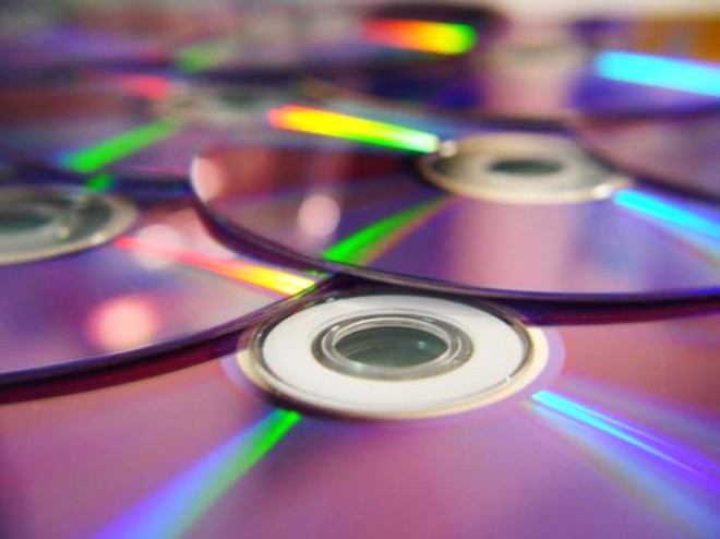Optik diskler: ndirilebilir ve ak yaplabilir video hizmetlerinin saysnn giderek arttn dndmzde, fiziksel medyalarn lmnn yaklatn dnebiliriz.

 

 

