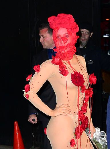 Gaga, ard�ndan da "Bu, harika do�um g�n� i�in" herkese te�ekk�r etti.
