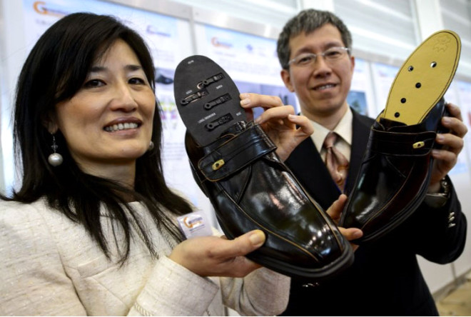
Tayvanl Yin Yueh Macherel ve Hsiang-Chi Wu, birden fazla ve ayarlanabilir bala sahip olan ayakkab tabanlaryla kullanclara ayak masaj imkan sunuyor.



 

