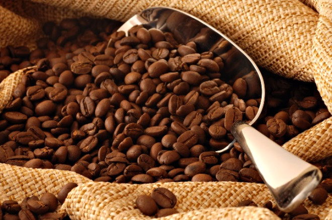 Kahve: Kafein, cildin daha dzgn grnmesi iin damarlar uyarr. Sizi daha zinde hissettiren kahve, dozunda tketilmek art le cildinize de dosttur.
