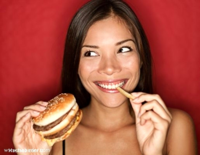 Bir sonraki kareyi hayal edin; iten ktnz gibi kendinizi bir bfeye ya da hamburgerciye atp kalorilere boulacaksnz, hem de akam saatinde. O zaman ne yapmalyz?